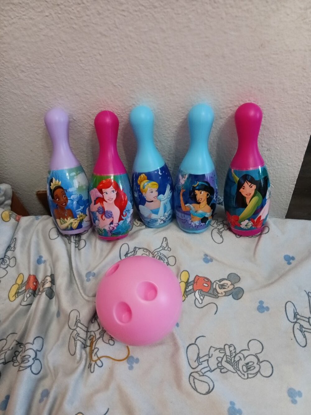"What Kids Want" Disney Princess's,  Bowling Ball and 5 Pins Set